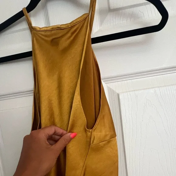 NWT Showpo Nelssy Halter Neck Scarf Top - Picture 8 of 8